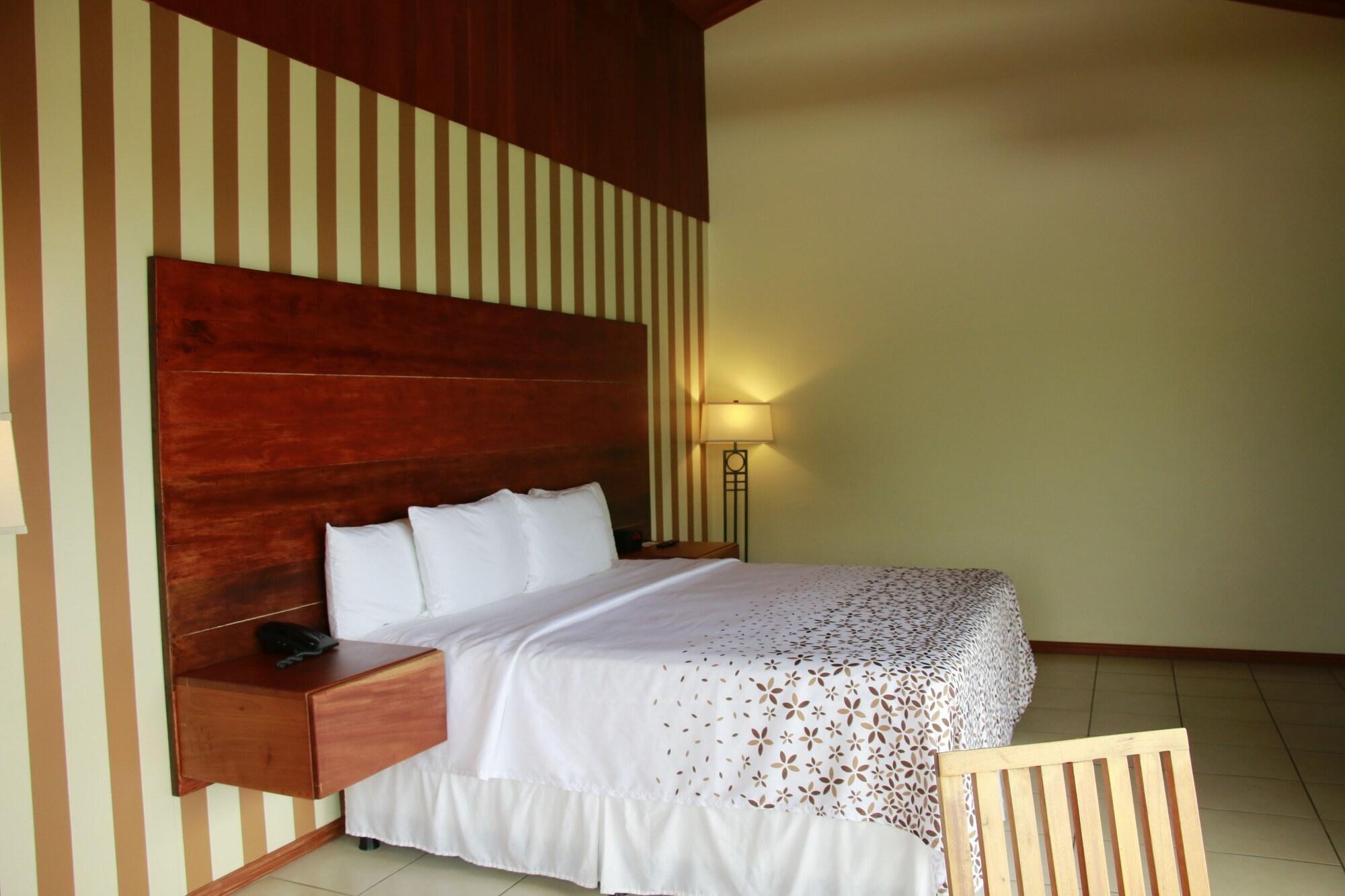 Ficus Sunset Suites Monteverde Exterior photo