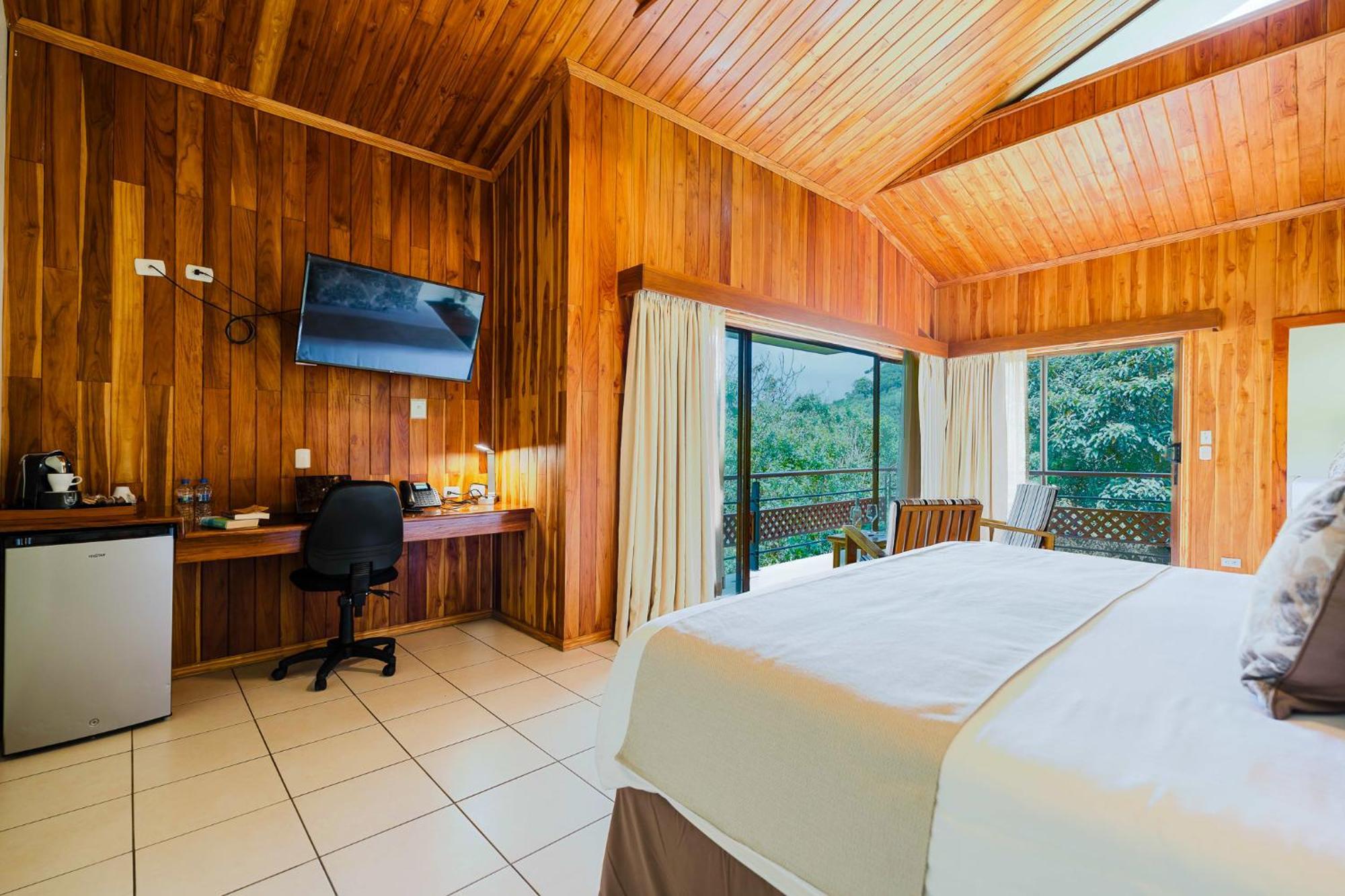 Ficus Sunset Suites Monteverde Exterior photo